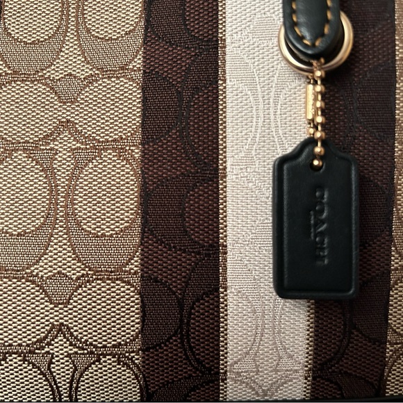 Brand new Coach purse and matching large wristlet - Picture 5 of 9